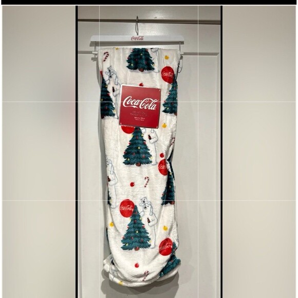 Viral Coca-Cola Christmas Blanket - Picture 1 of 4